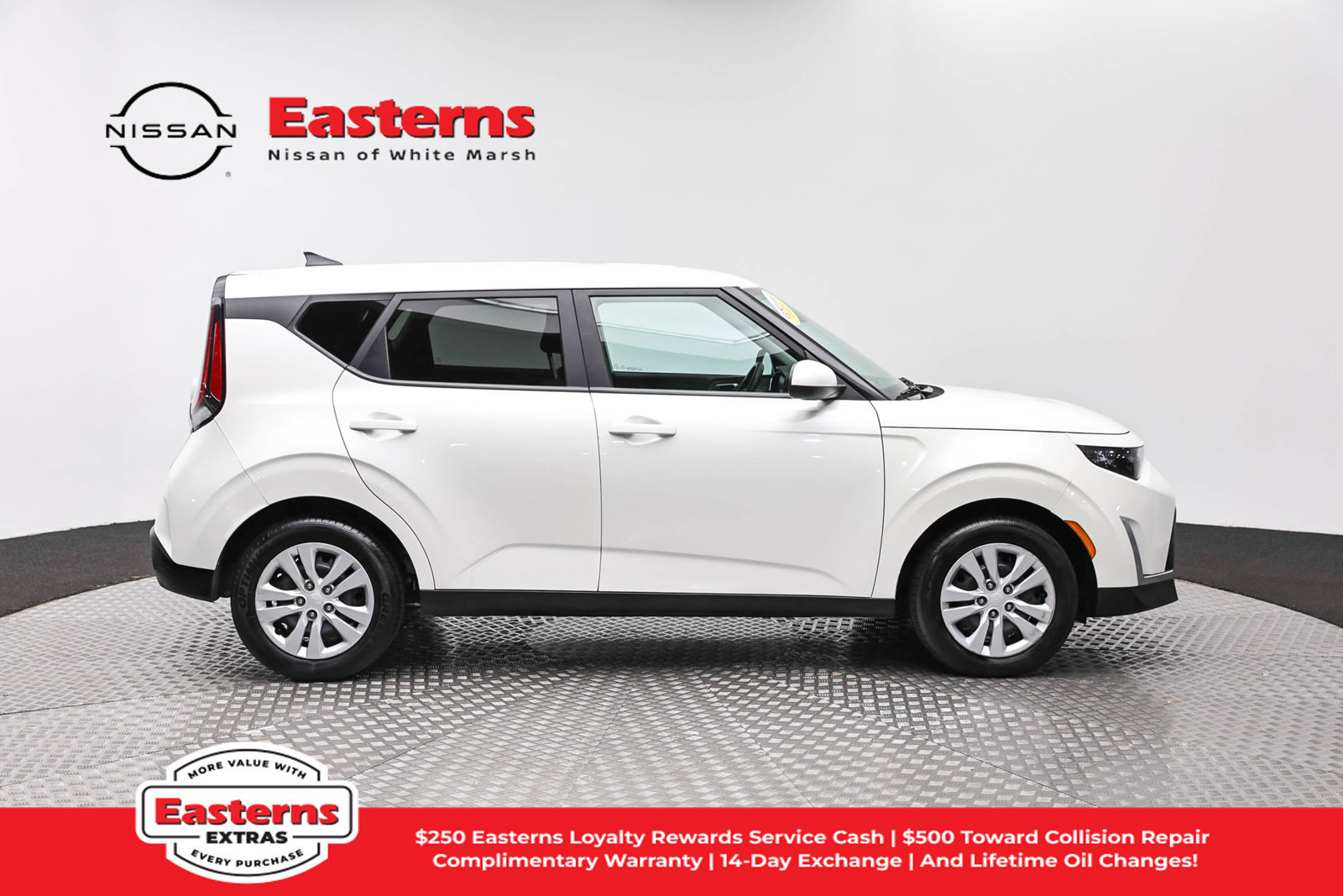 Used 2023 Kia Soul LX FWD image 4