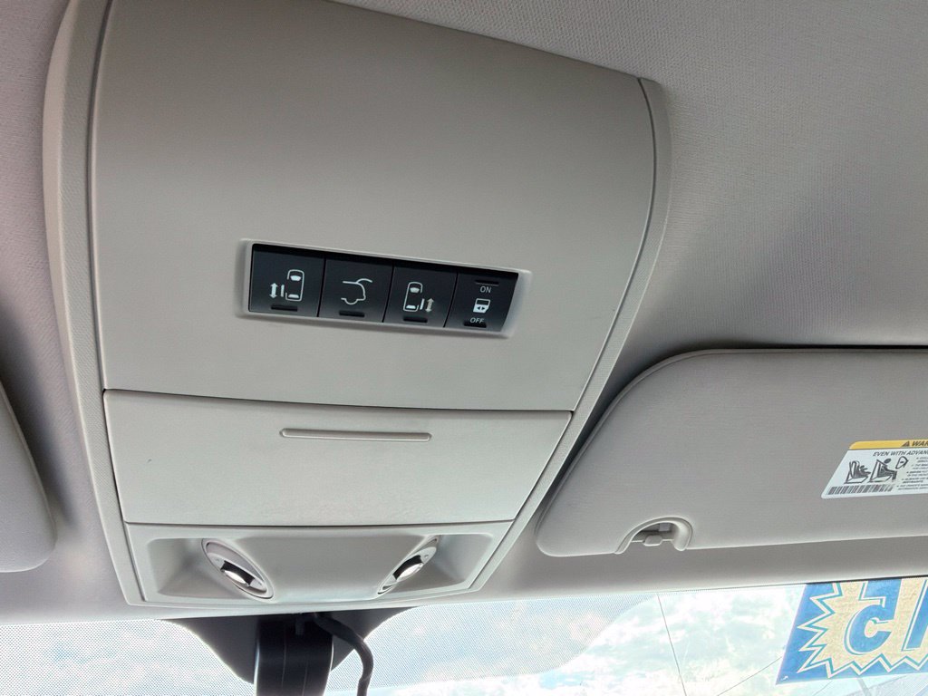 Used 2015 Chrysler Town & Country Touring-L w/ Driver Convenience Group FWD image 26