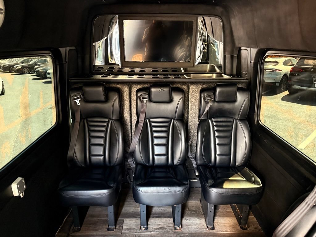 Used 2015 Mercedes-Benz Sprinter 3500 image 27