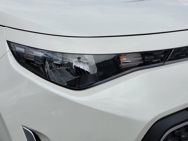 Used 2025 Kia Soul LX w/ LX Technology Package FWD image 11