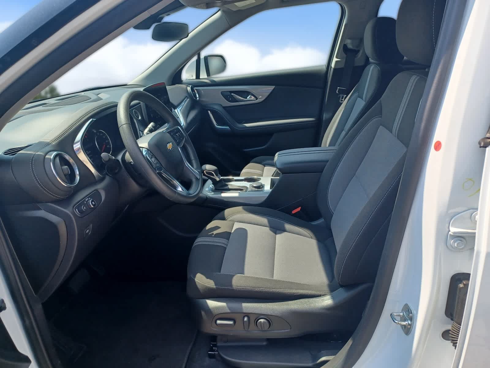 Used 2025 Chevrolet Blazer LT AWD/4WD image 7