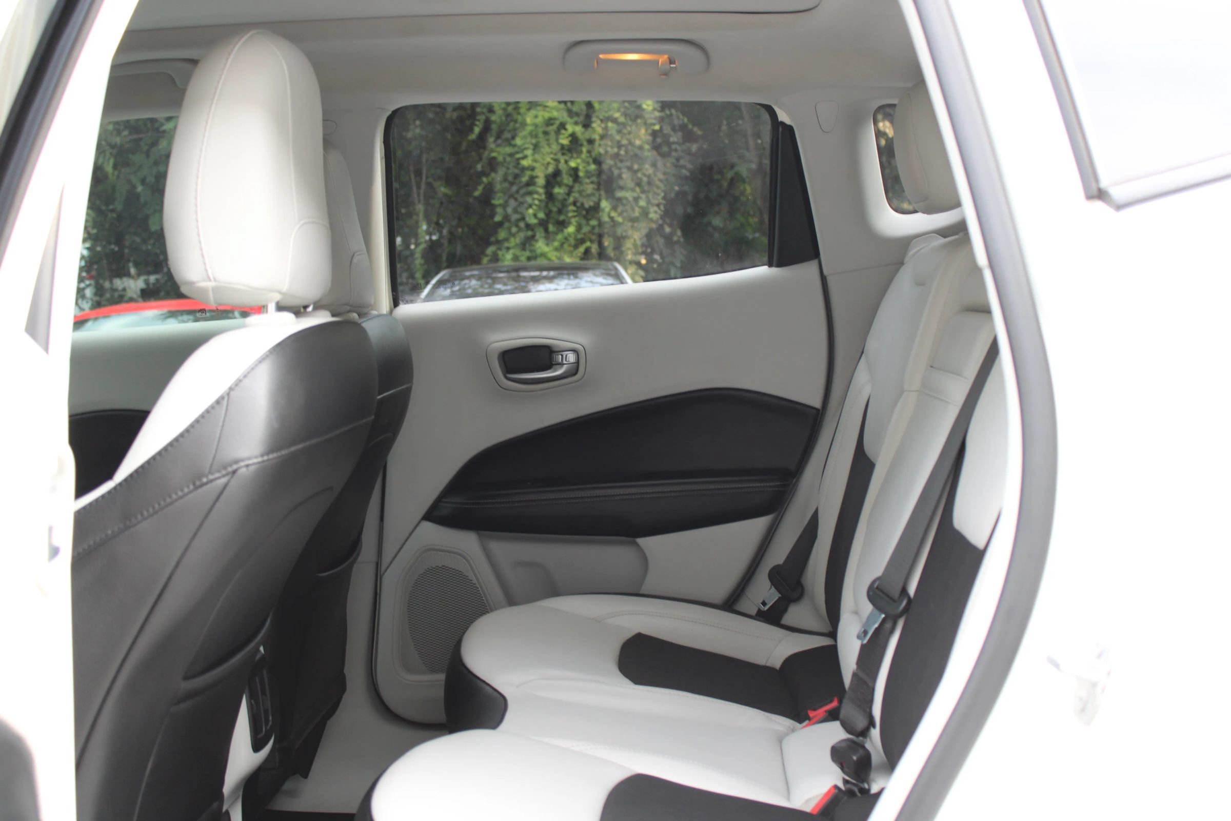 Used 2019 Jeep Compass Latitude FWD image 20
