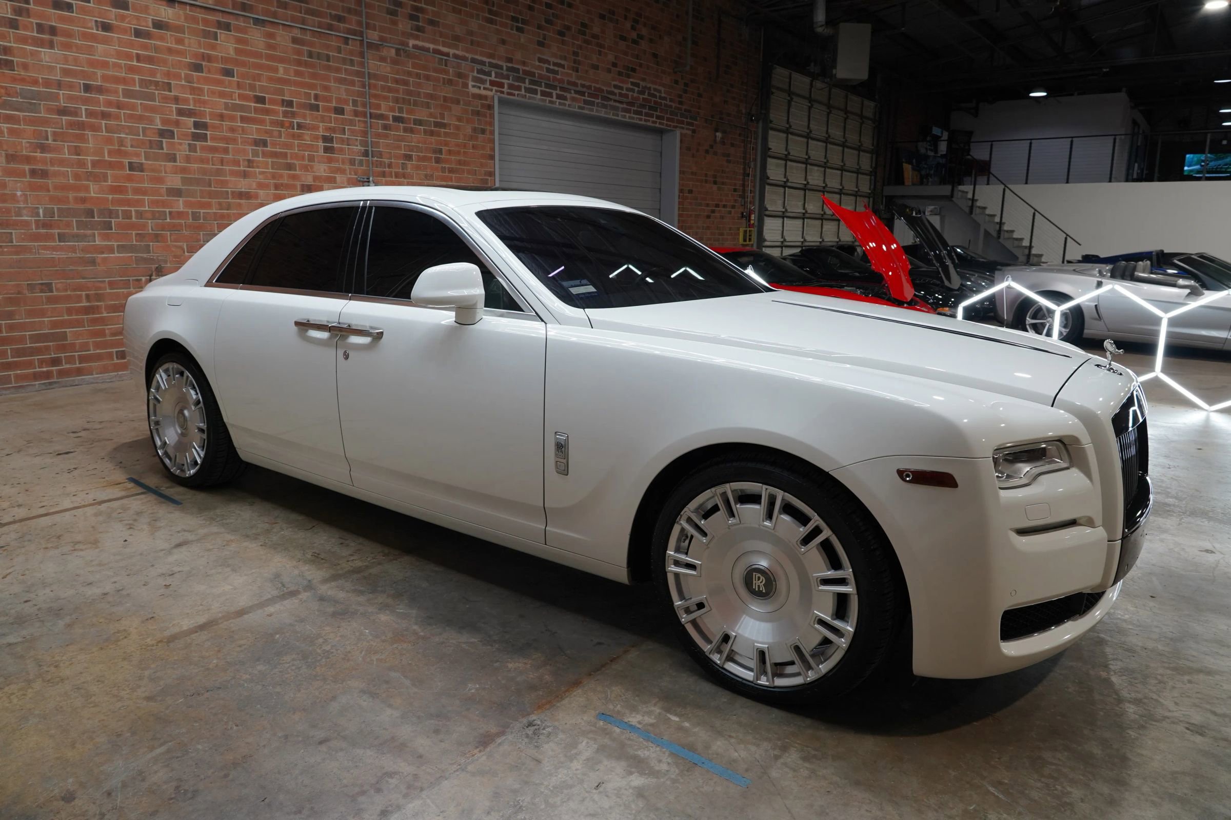Used 2015 Rolls-Royce Ghost image 2