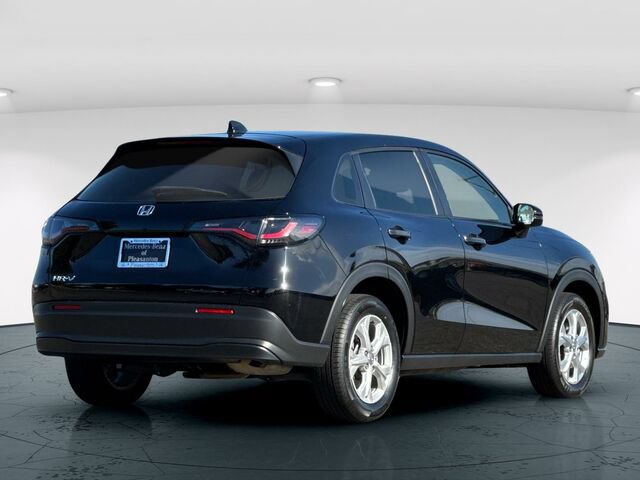 Used 2023 Honda HR-V LX image 6