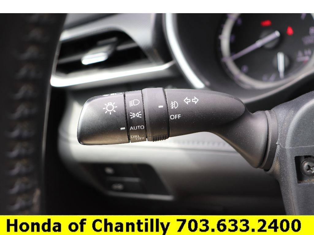 Used 2022 Toyota Highlander XSE FWD image 10
