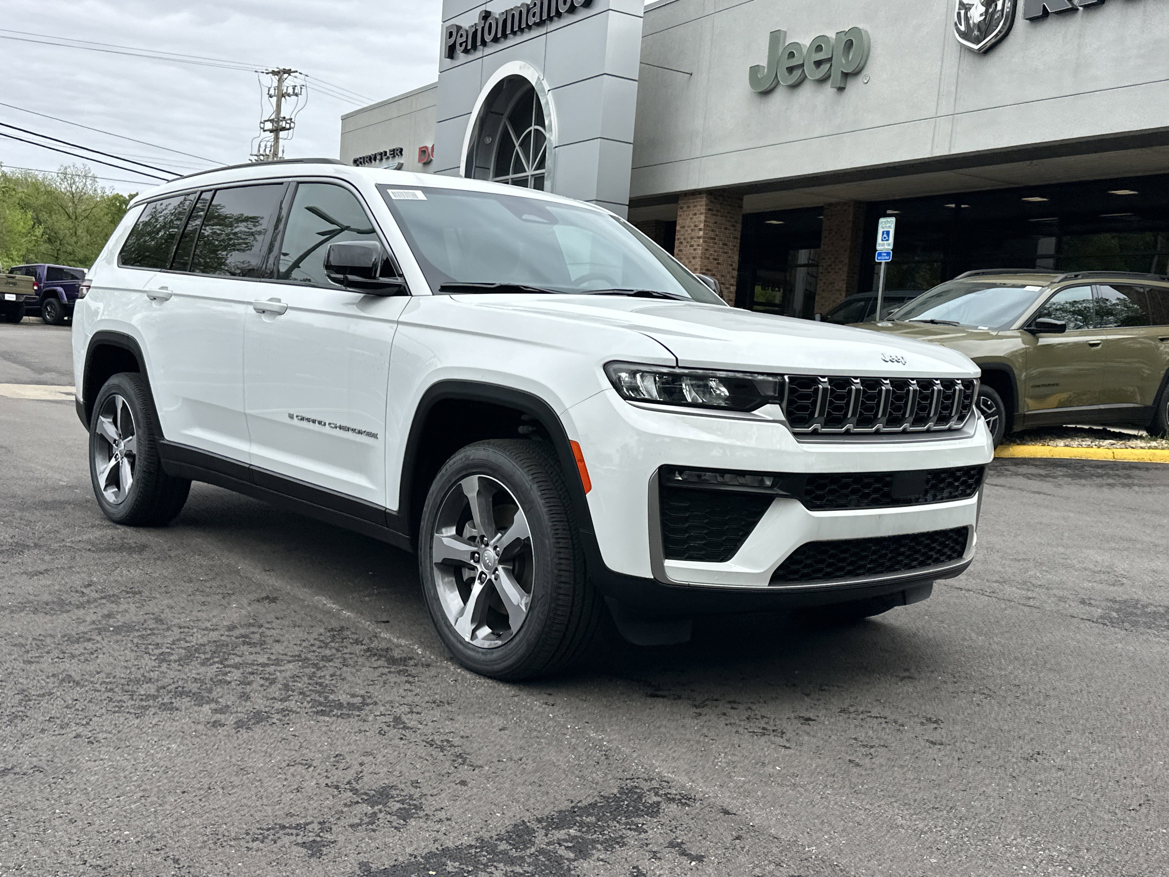 New 2026 Jeep Grand Cherokee L Limited AWD/4WD image 18
