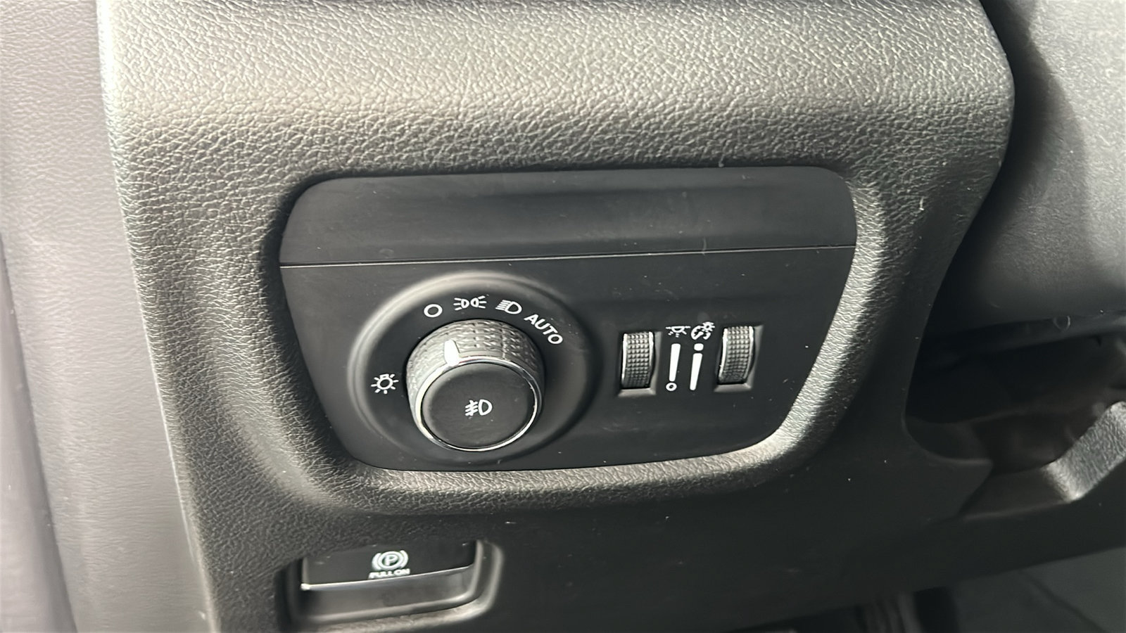 Used 2023 Jeep Grand Cherokee Limited AWD/4WD image 23