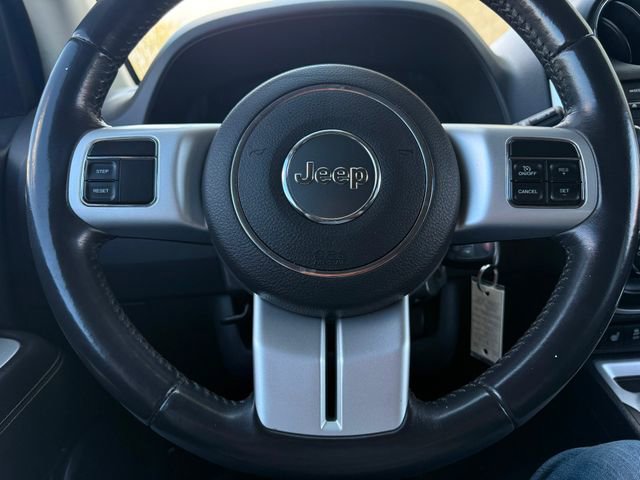 Used 2017 Jeep Compass Latitude FWD image 9
