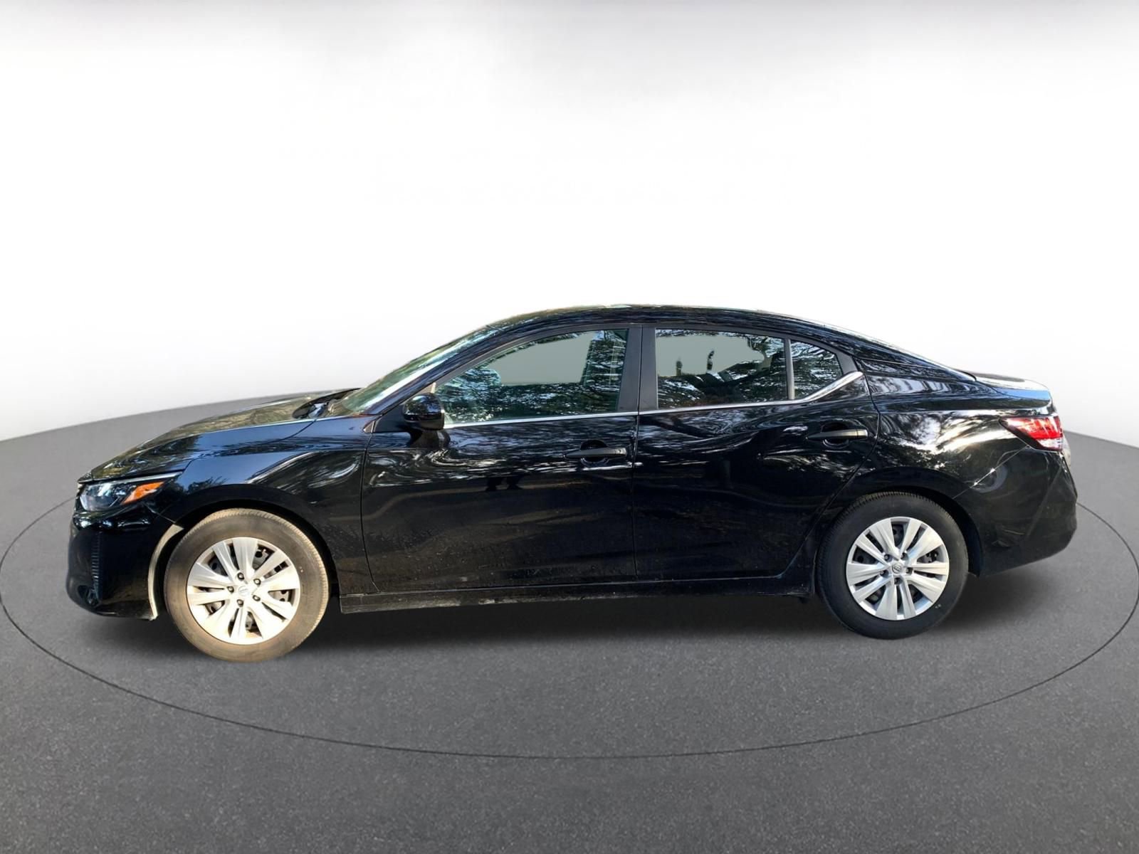 Used 2025 Nissan Sentra S image 4