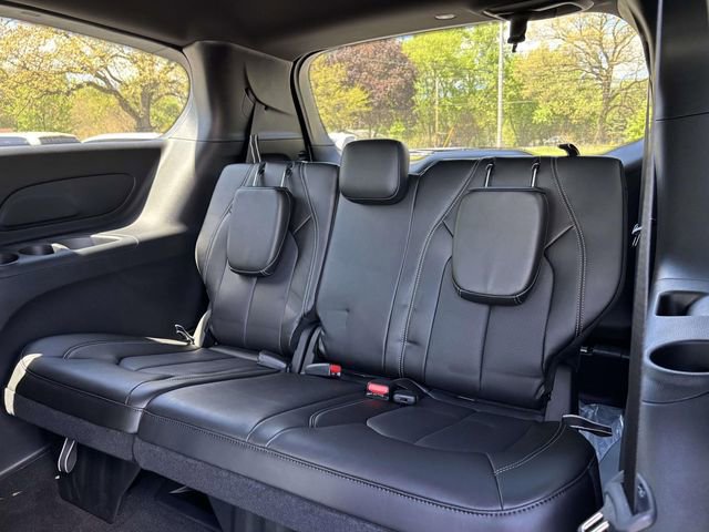 New 2027 Chrysler Pacifica Select FWD image 6