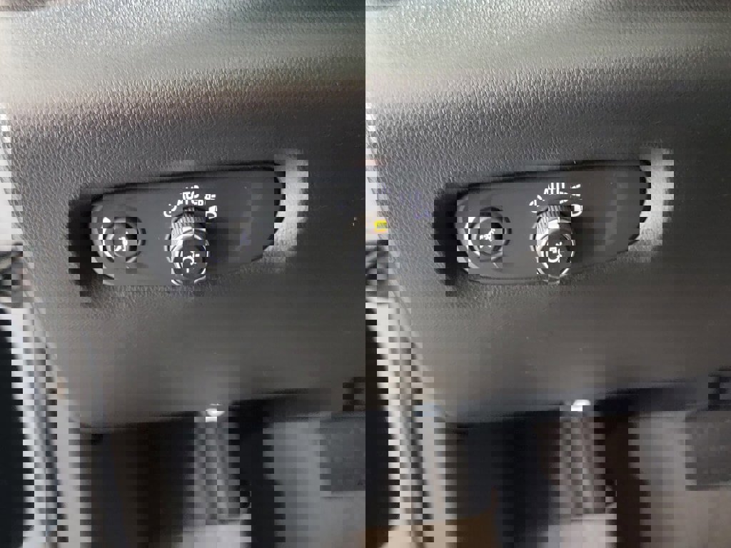 Used 2022 Chevrolet Traverse RS image 19