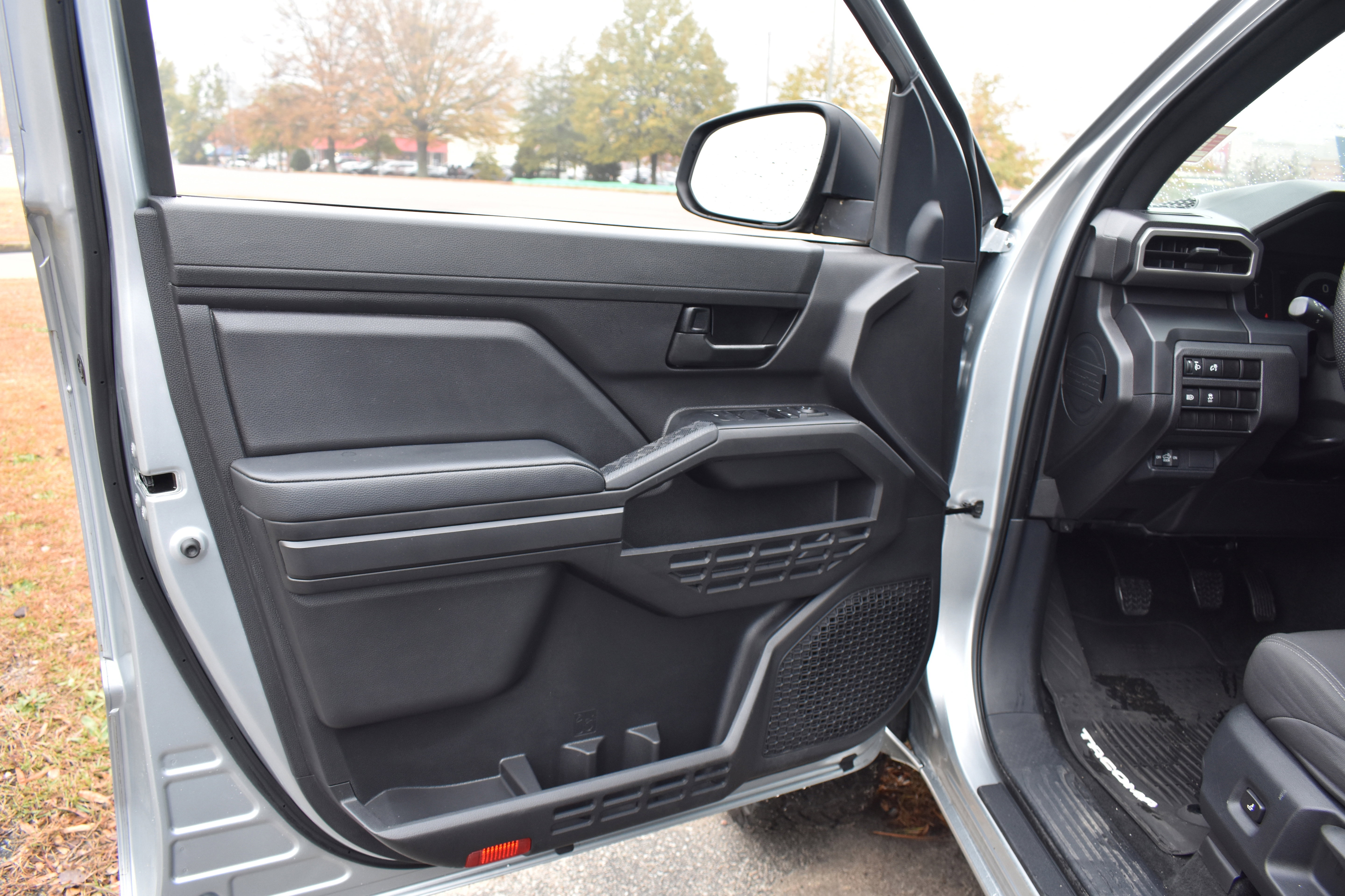 Used 2024 Toyota Tacoma SR image 23