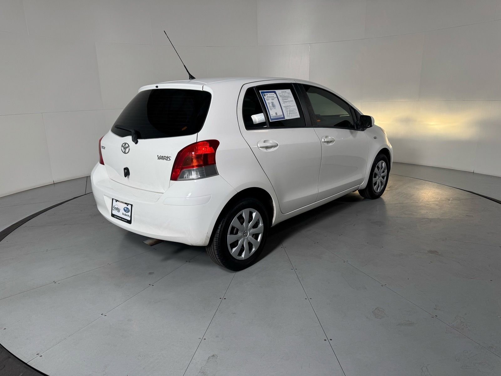 Used 2009 Toyota Yaris 4-Door Hatchback image 5