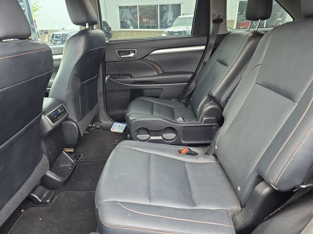 Used 2014 Toyota Highlander XLE AWD/4WD image 8