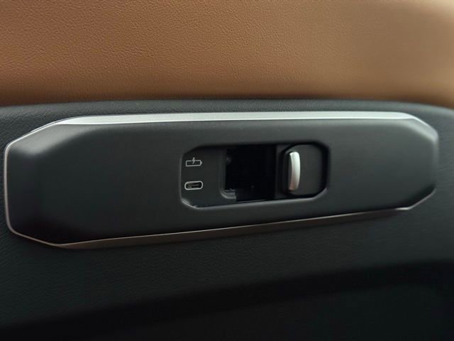 New 2026 BMW X6 xDrive40i w/ Climate Comfort Package image 23