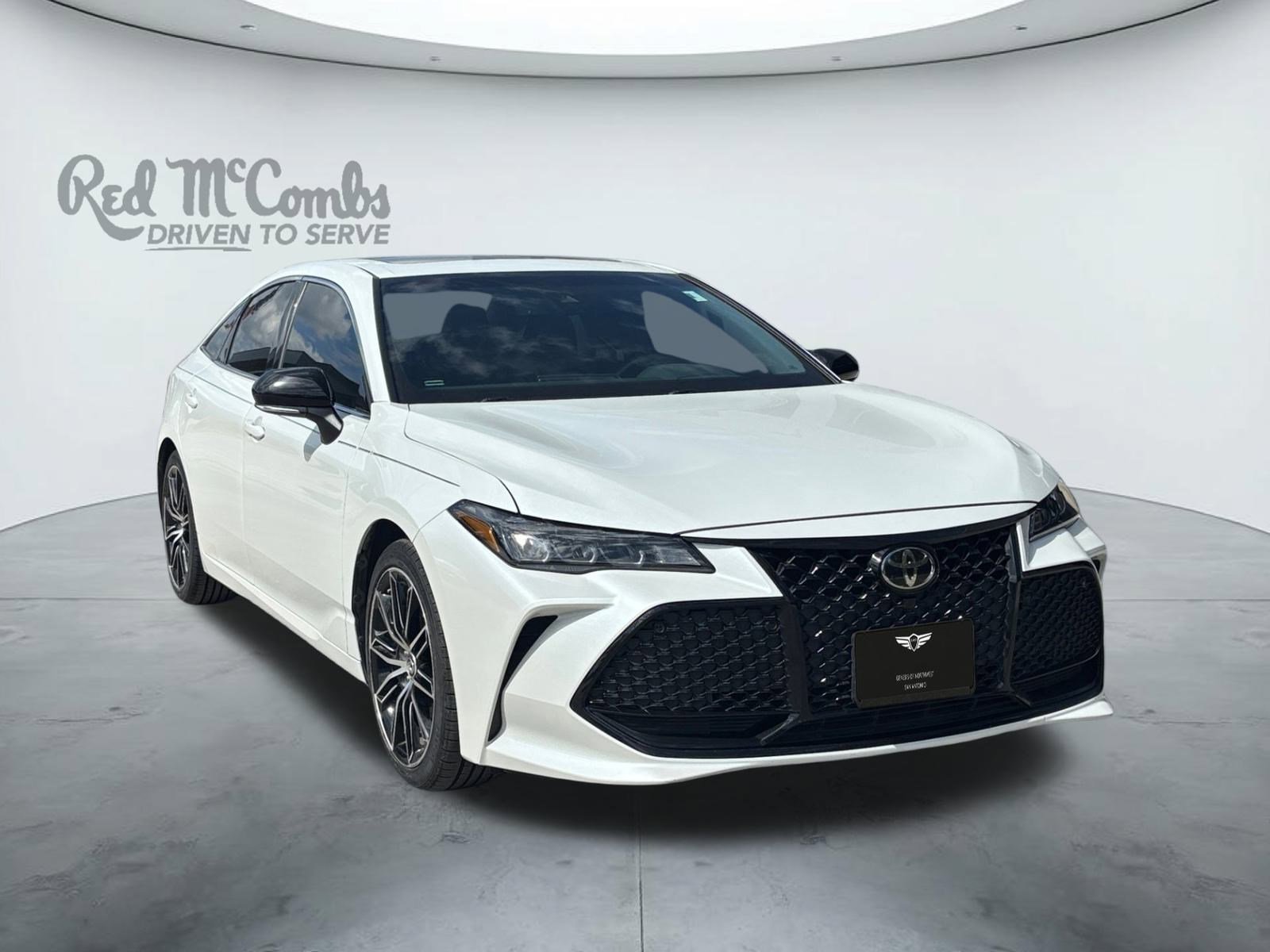 Used 2019 Toyota Avalon XSE image 2
