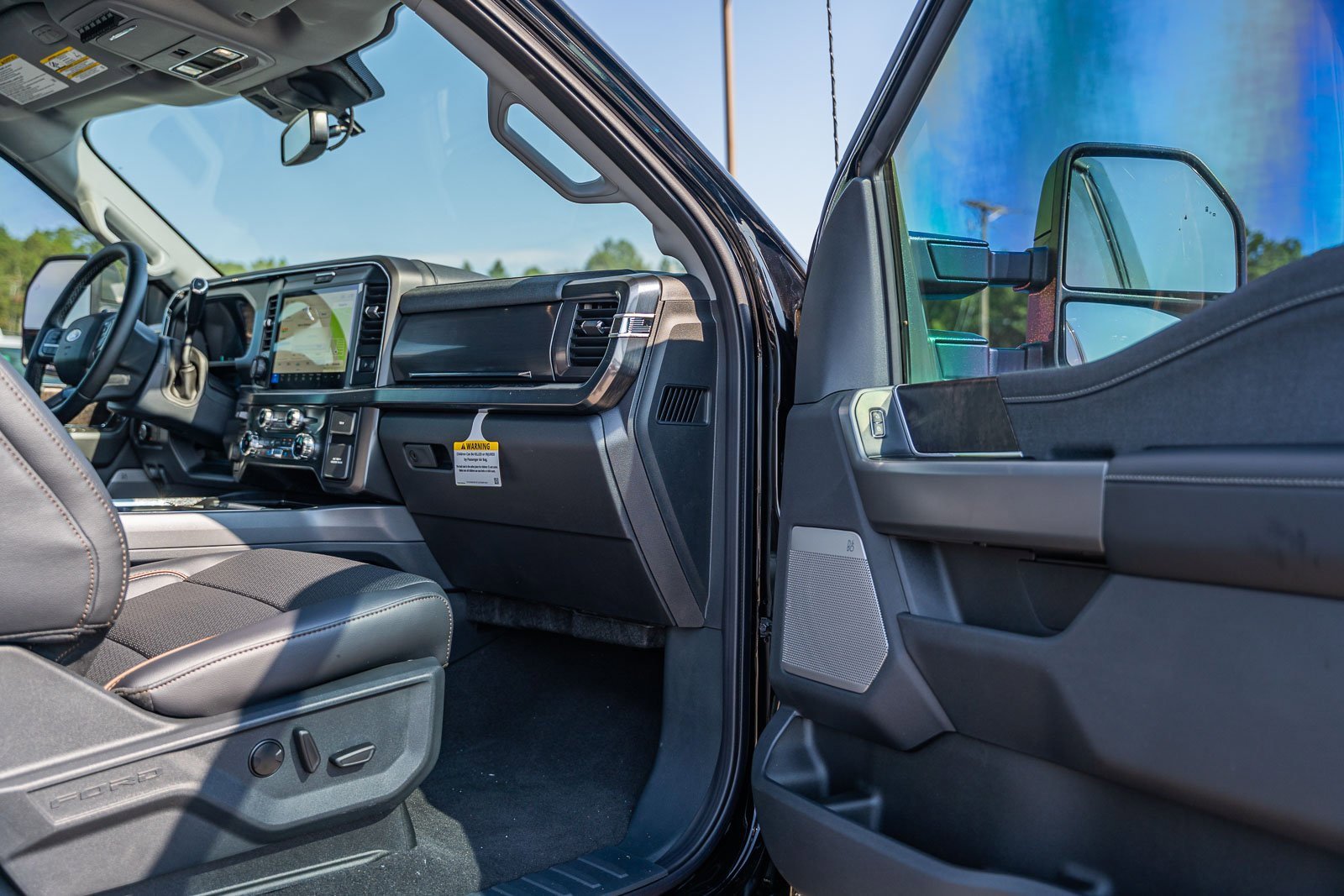 New 2025 Ford F250 Lariat w/ Lariat Ultimate Package image 13