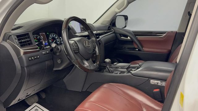 Used 2019 Lexus LX 570 4WD w/ Luxury Package image 31