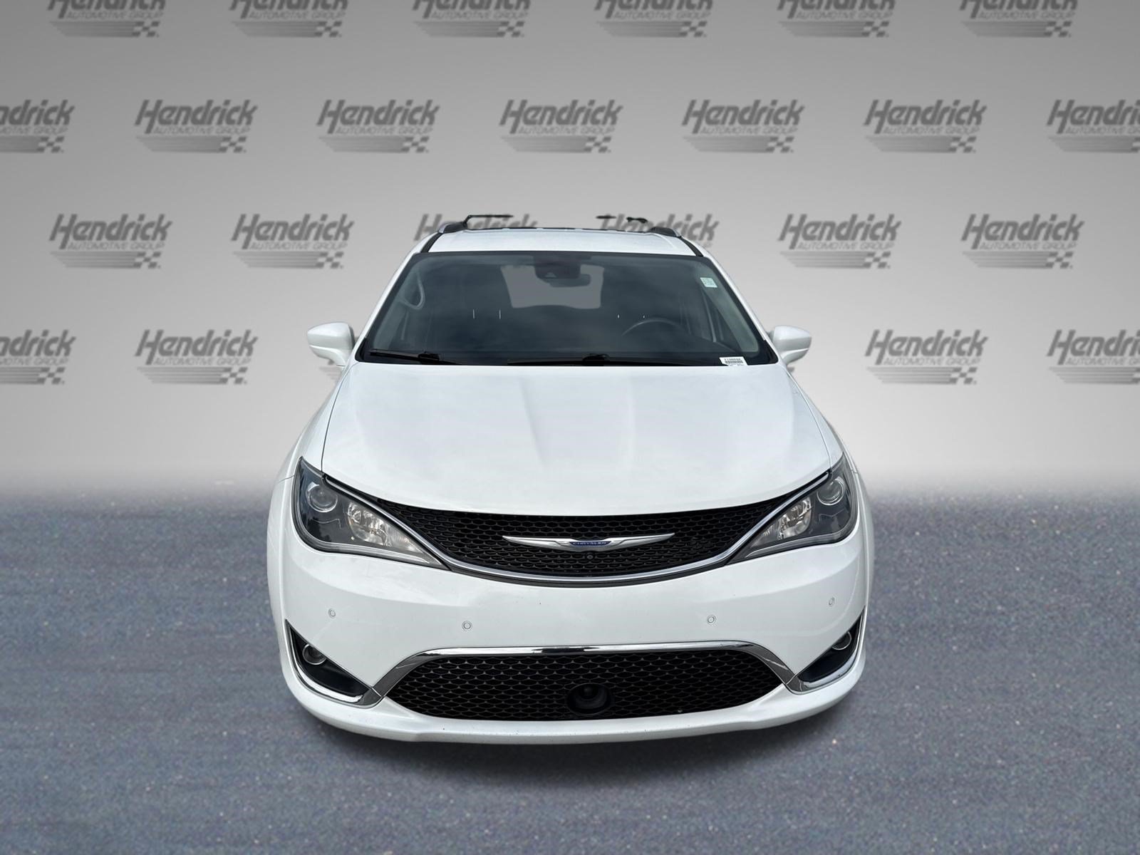 Used 2020 Chrysler Pacifica Touring-L Plus w/ Tire & Wheel Group FWD image 3