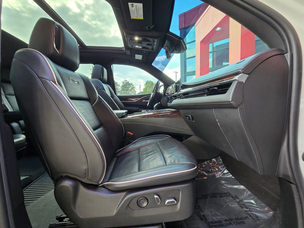 Used 2022 Cadillac Escalade Premium Luxury w/ Performance Package AWD/4WD image 32