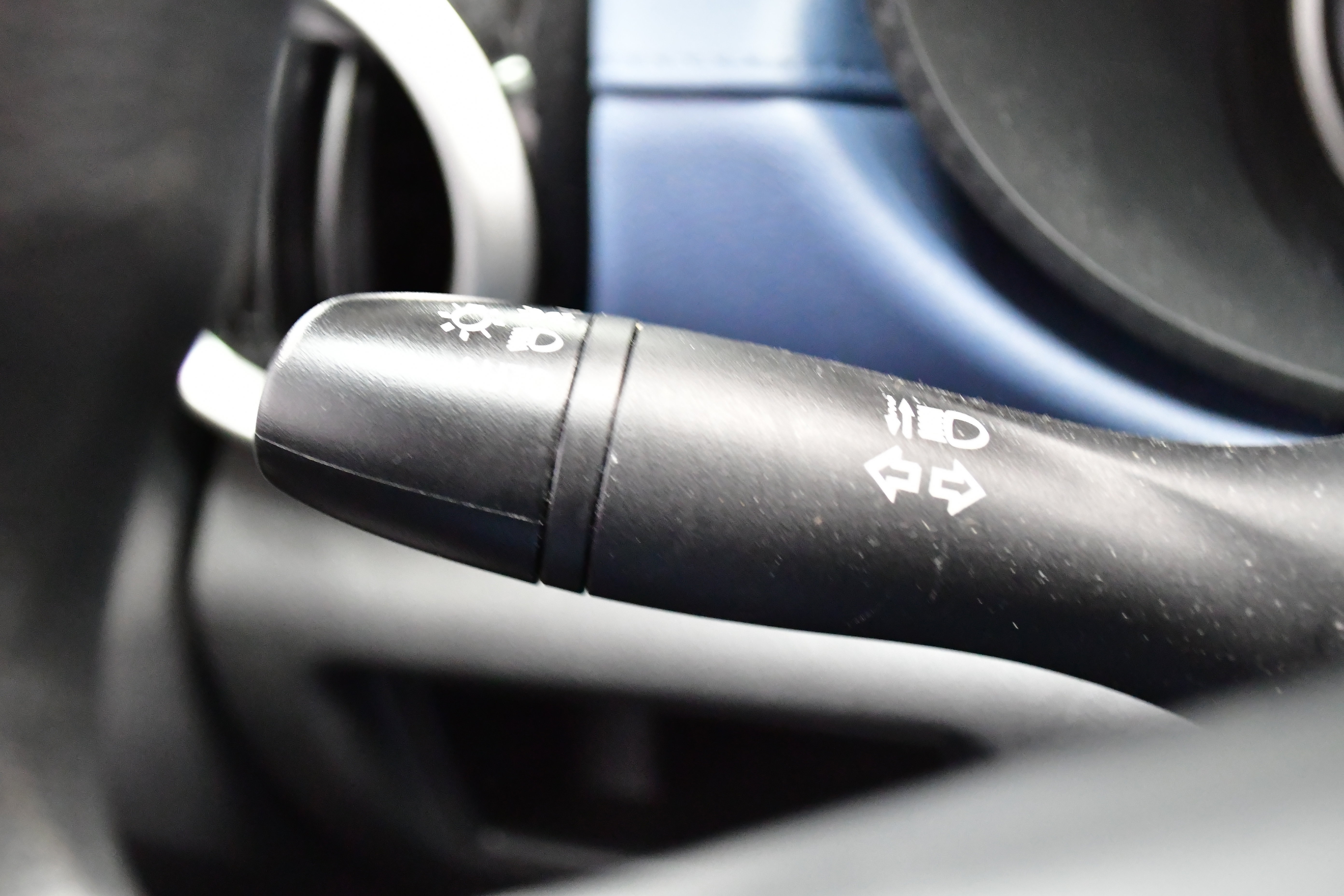 Used 2025 Nissan Versa SV image 19