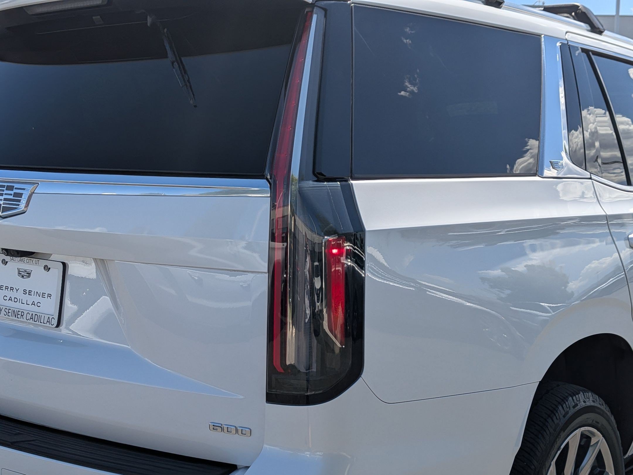 Used 2022 Cadillac Escalade Premium Luxury Platinum AWD/4WD image 12