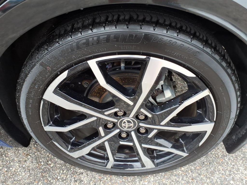 Used 2024 Toyota Prius Prime FWD image 9