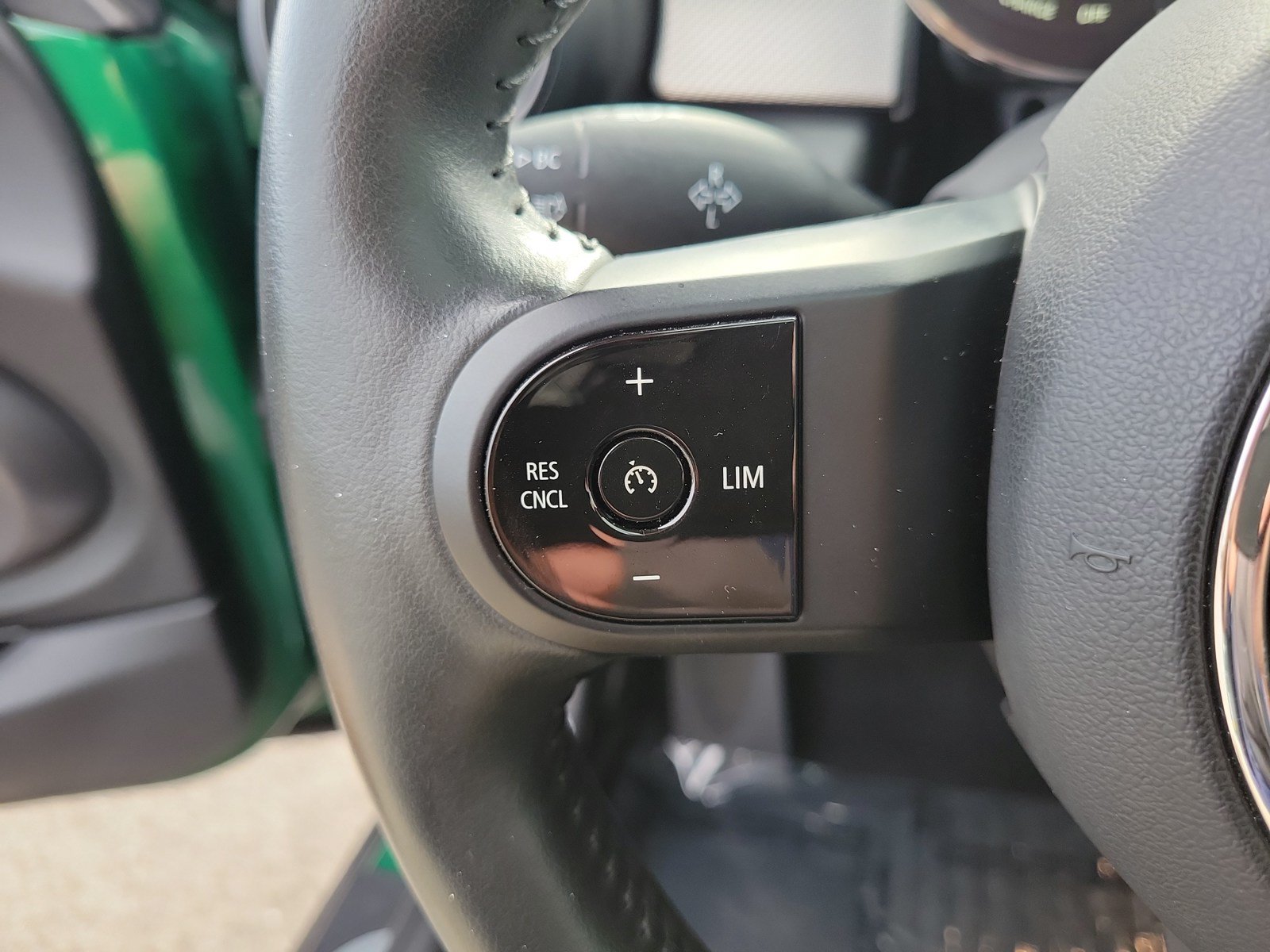 Used 2024 MINI Cooper SE FWD image 18
