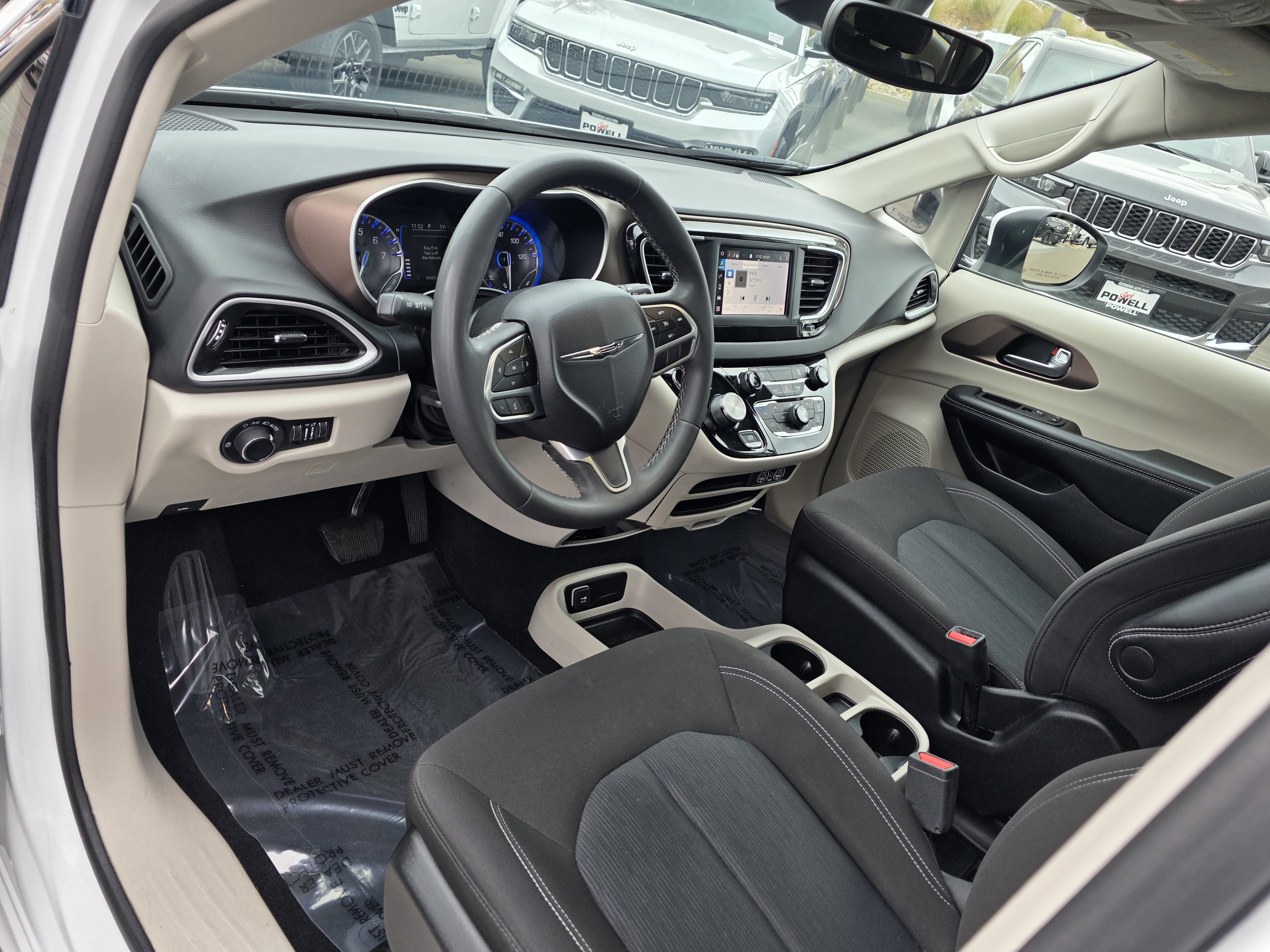 Certified 2023 Chrysler Voyager LX image 10