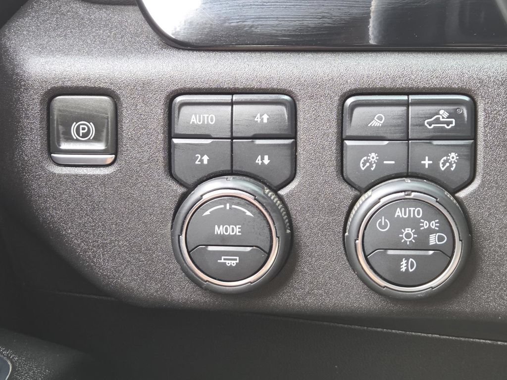 Used 2024 Chevrolet Silverado 2500 LTZ AWD/4WD image 5