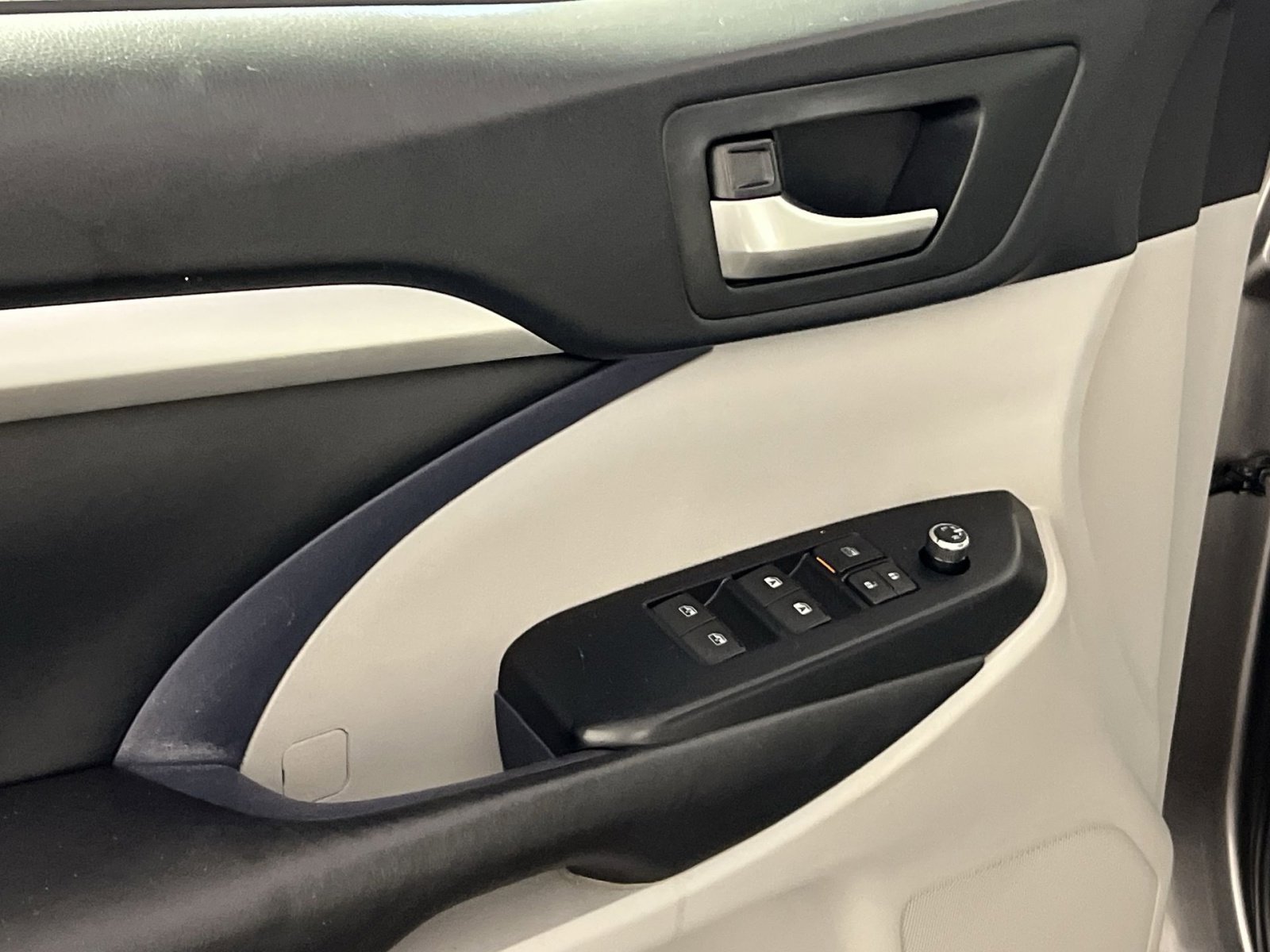 Used 2018 Toyota Highlander XLE image 13