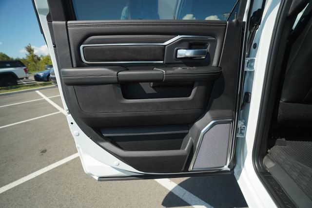 New 2026 RAM 2500 Laramie AWD/4WD image 16