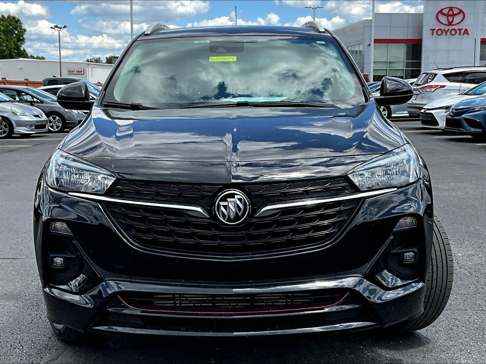 Used 2022 Buick Encore GX Preferred w/ Sport Touring Package FWD image 2