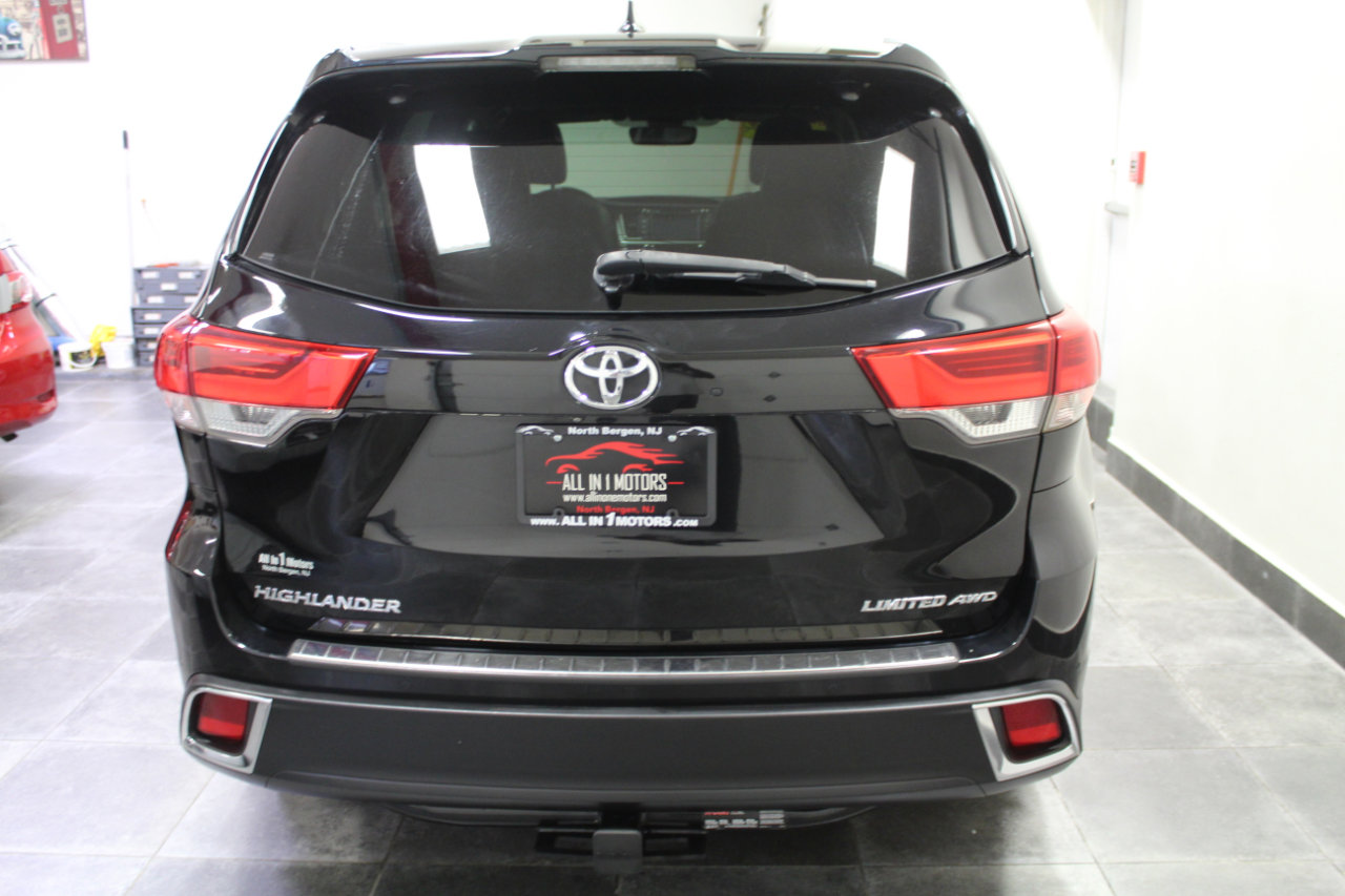 Used 2017 Toyota Highlander Limited Platinum image 5