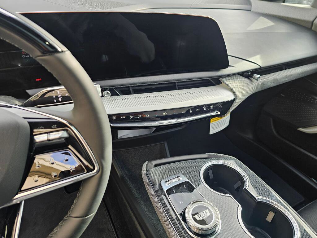 New 2026 Cadillac Optiq Luxury 2 image 29