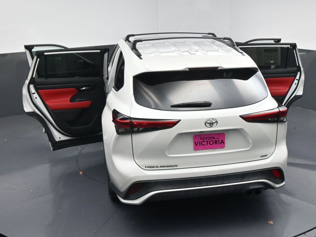 Used 2021 Toyota Highlander XSE image 22