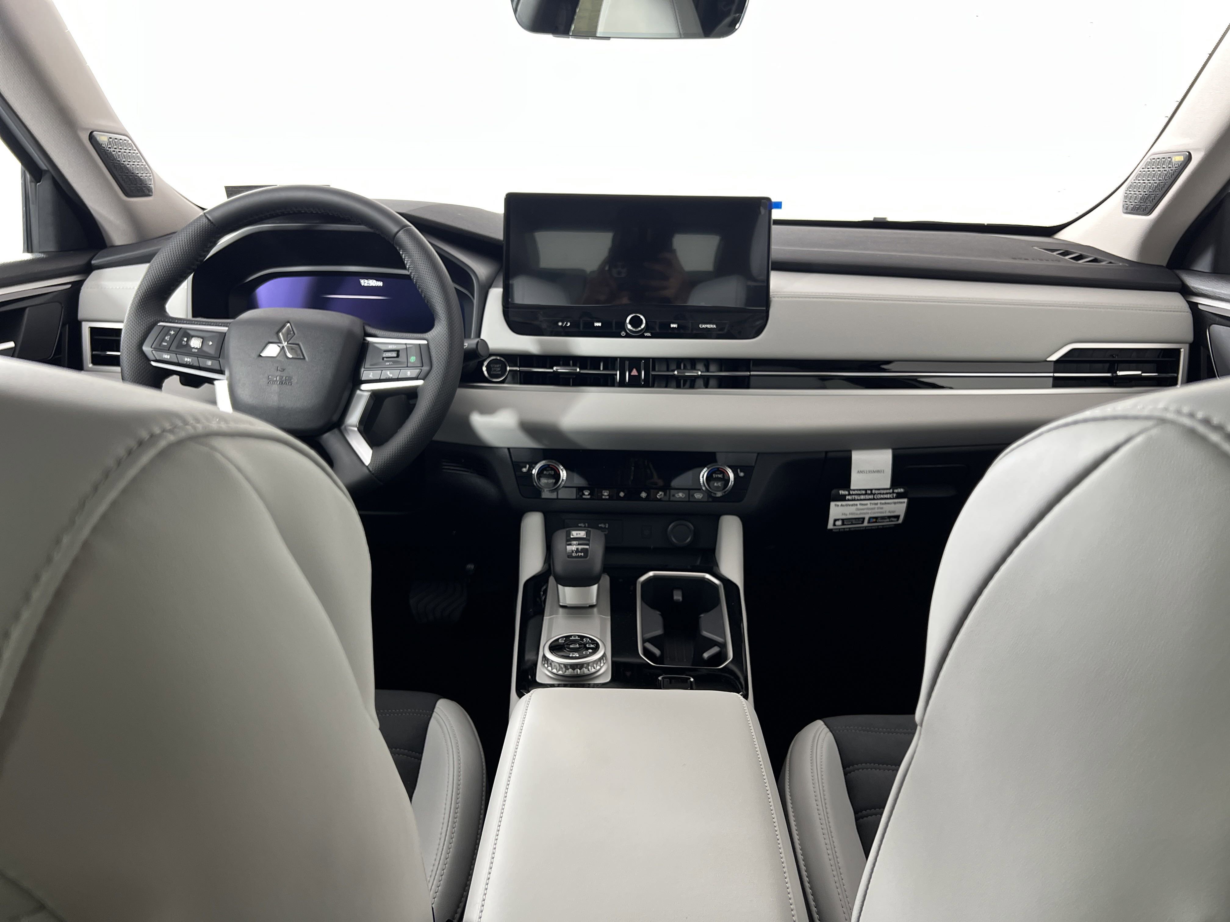 New 2025 Mitsubishi Outlander SE image 15