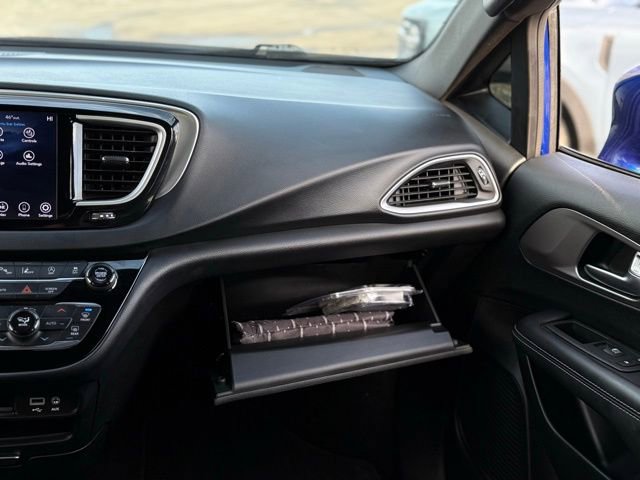 Used 2020 Chrysler Pacifica Touring-L w/ Advanced Safetytec Group image 32