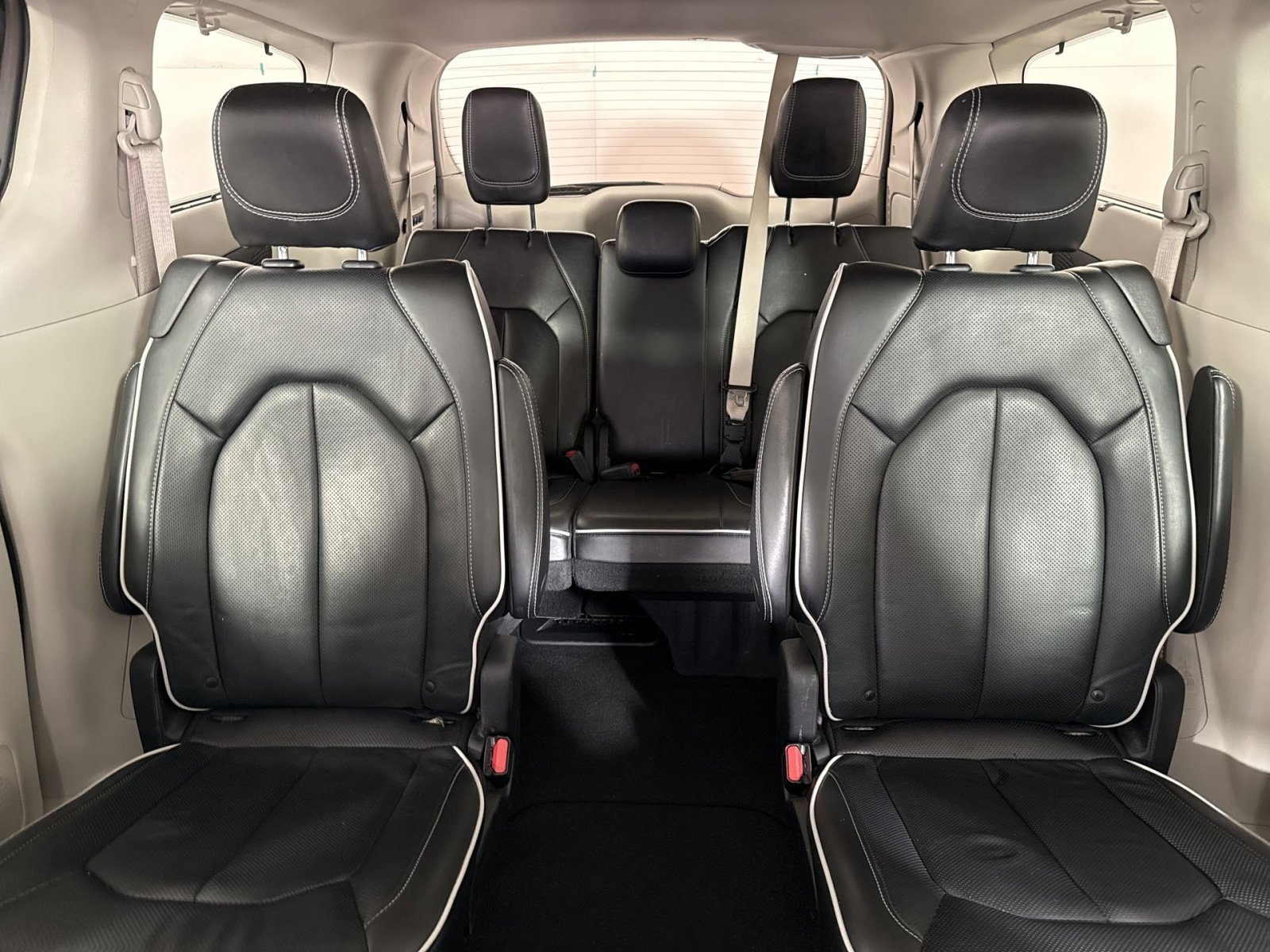 Used 2022 Chrysler Pacifica Limited FWD image 25