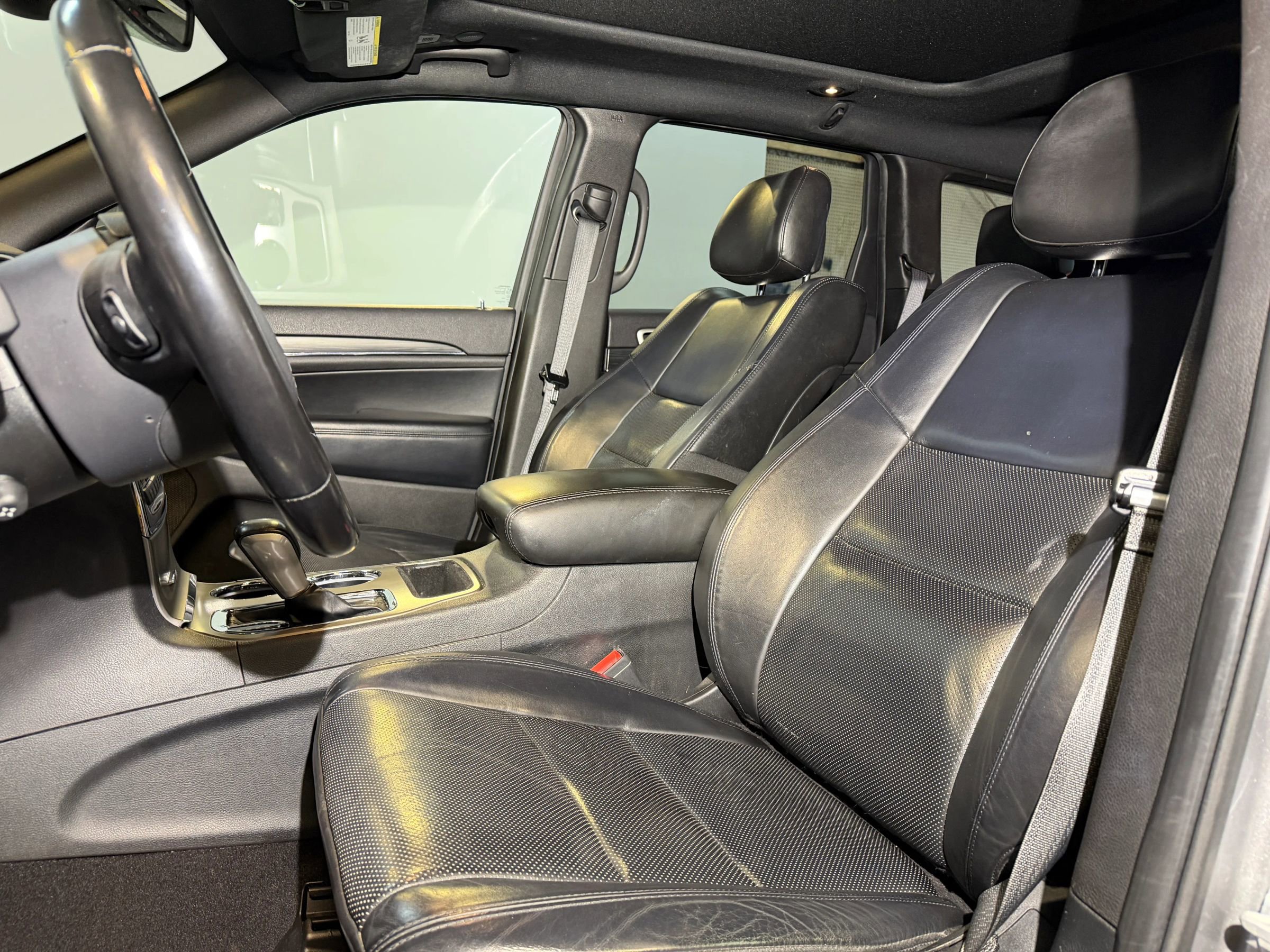 Used 2020 Jeep Grand Cherokee Limited w/ Luxury Group II image 13