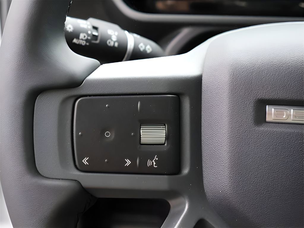 New 2025 Land Rover Defender 90 X-Dynamic SE image 33
