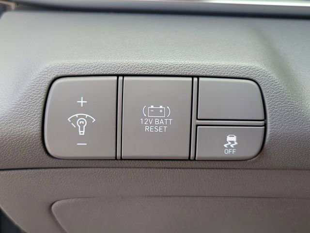 Certified 2025 Hyundai Elantra SEL image 16