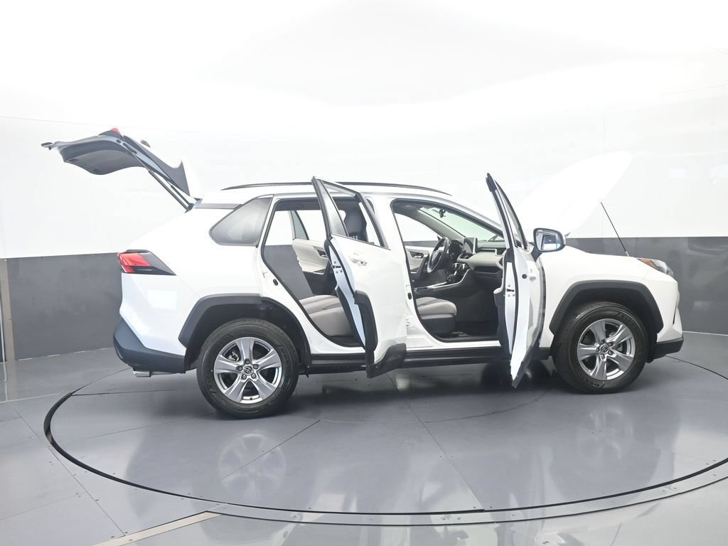 Used 2024 Toyota RAV4 XLE AWD/4WD image 68