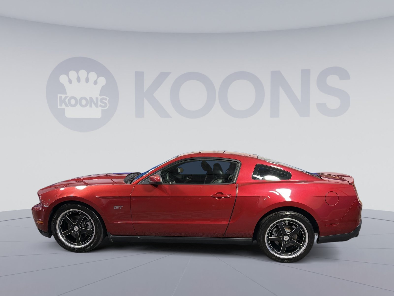 Used 2010 Ford Mustang GT RWD image 2