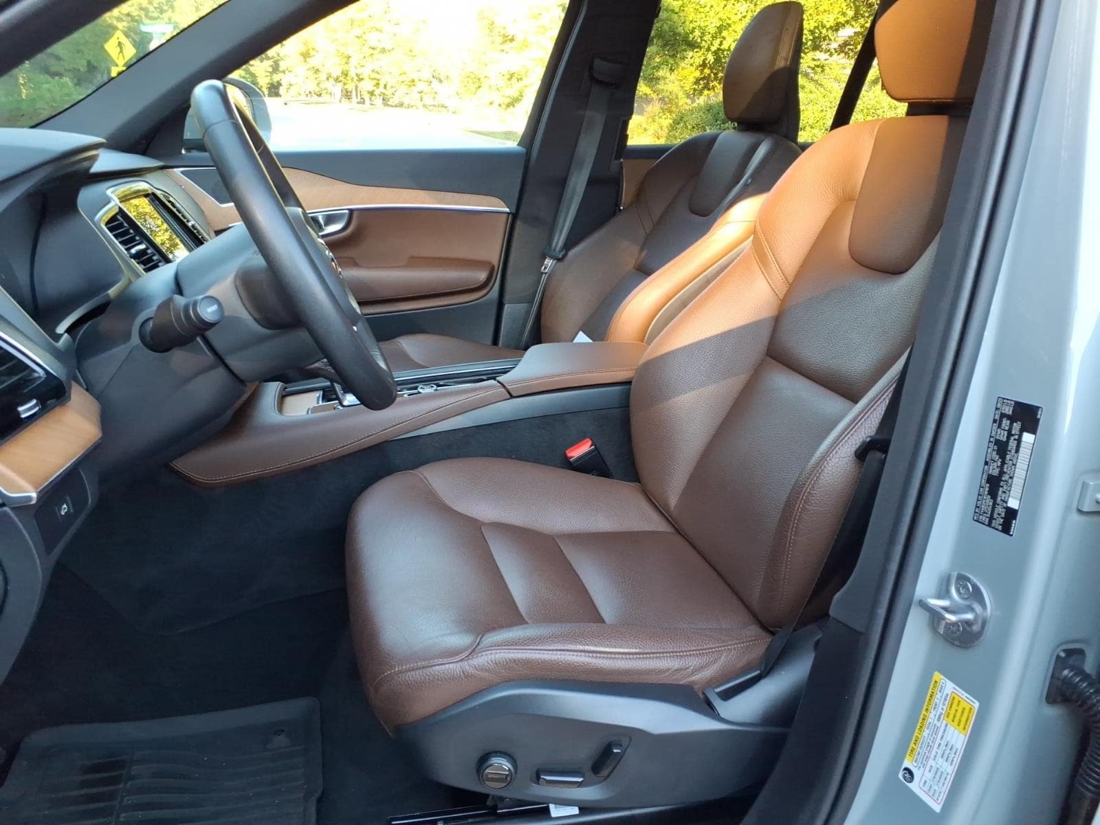 Certified 2024 Volvo XC90 T8 Ultimate w/ Protection Package Premier AWD/4WD image 18