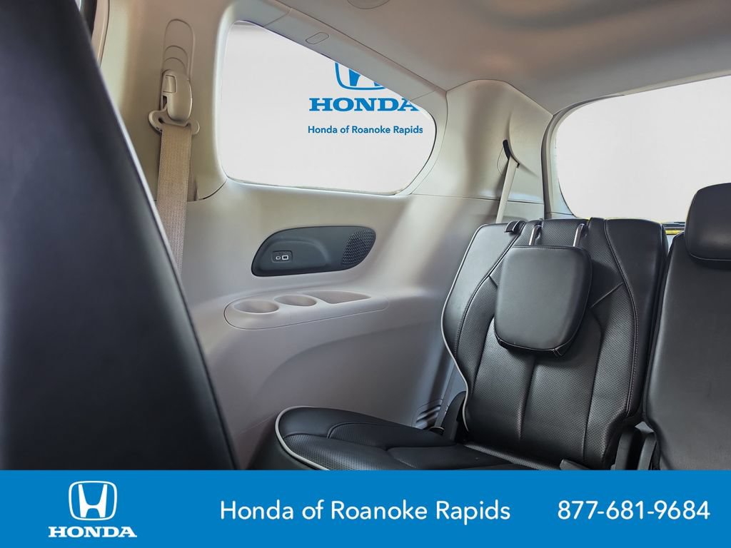 Used 2023 Chrysler Pacifica Limited FWD image 28