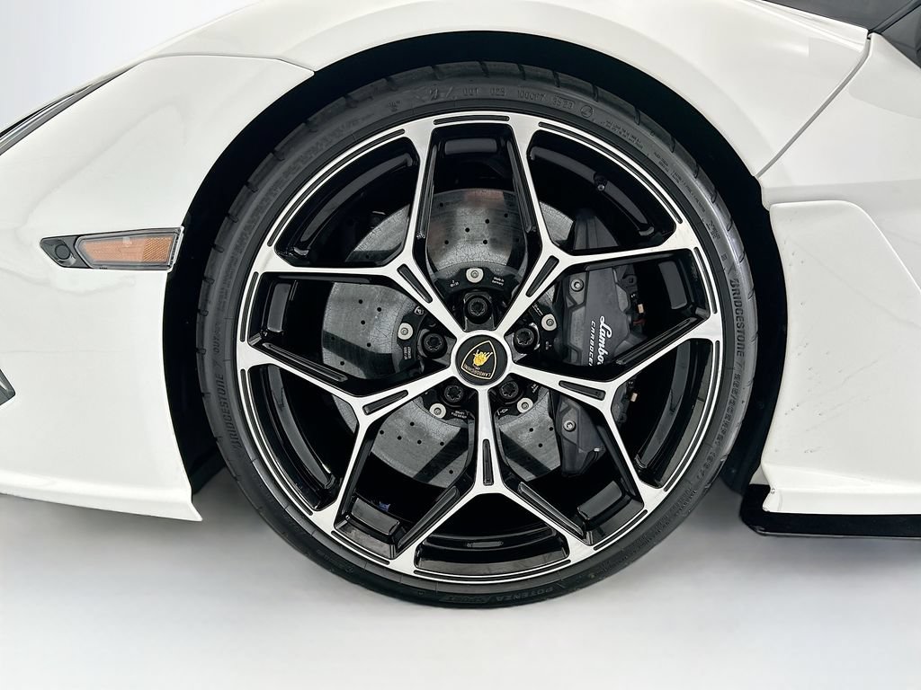 Used 2024 Lamborghini Revuelto AWD/4WD image 25