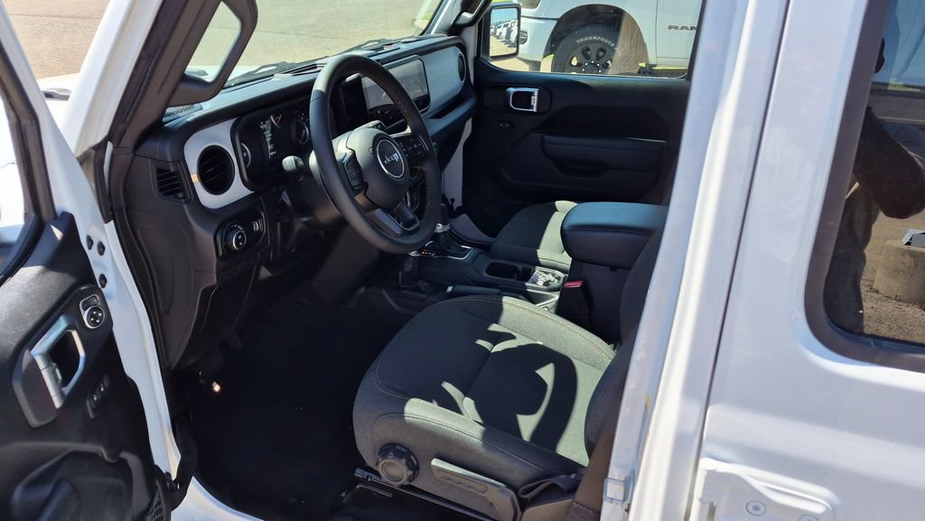 Used 2025 Jeep Gladiator Sport AWD/4WD image 11