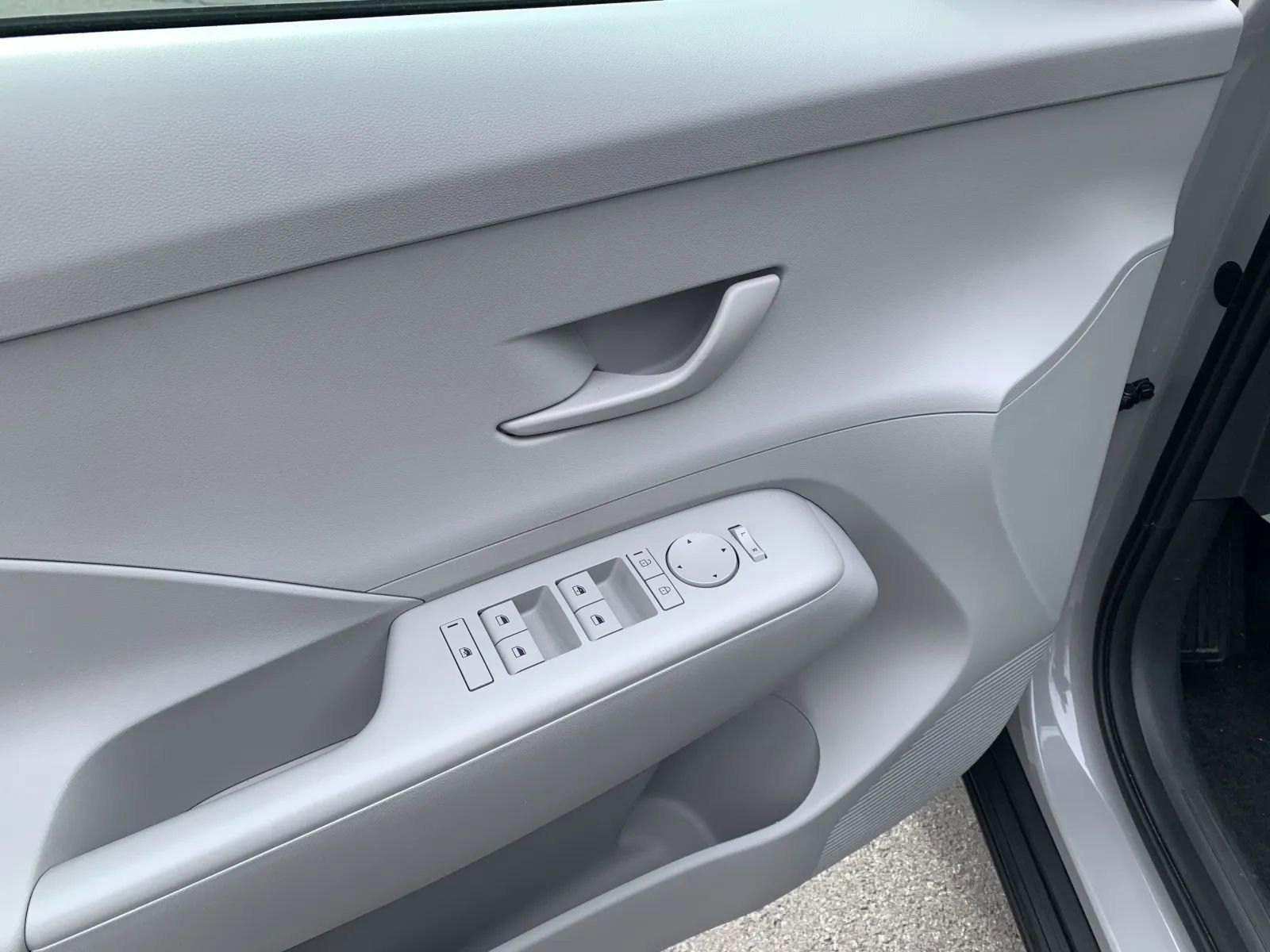 Used 2025 Hyundai Kona SEL image 21