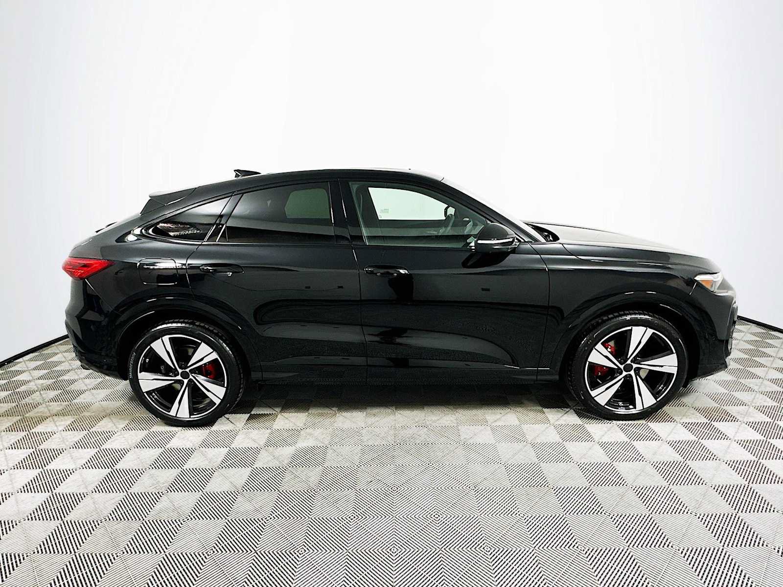 New 2026 Audi SQ5 Premium Plus AWD/4WD image 8